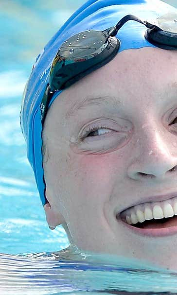 Katie Ledecky breaks world record in 400 freestyle